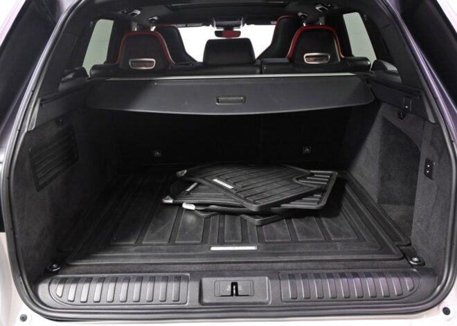 2022 Land Rover Range Rover Sport SVR Carbon Edition